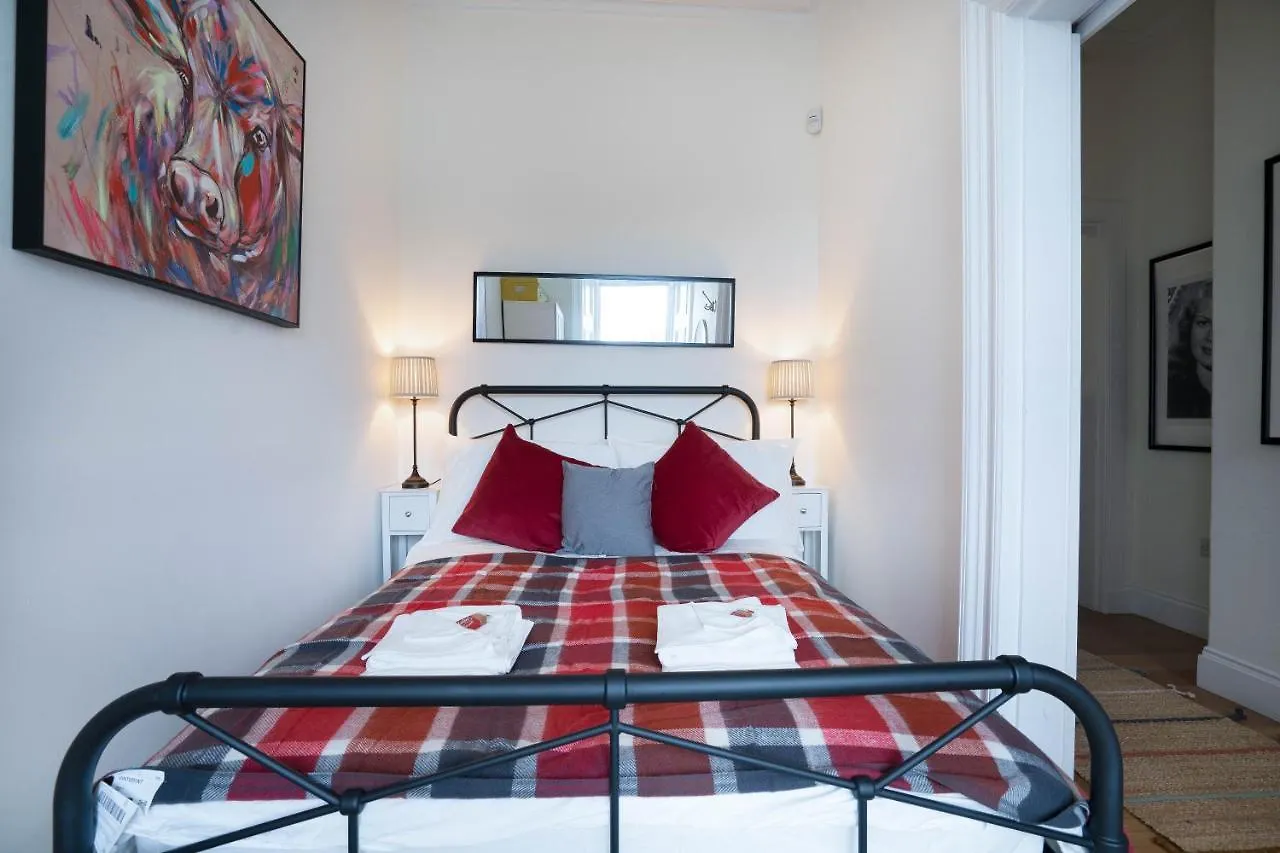 Meadowbank Residence 3-Bed Edinburgh