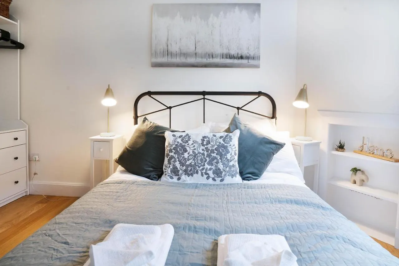 Meadowbank Residence 3-Bed Edinburgh