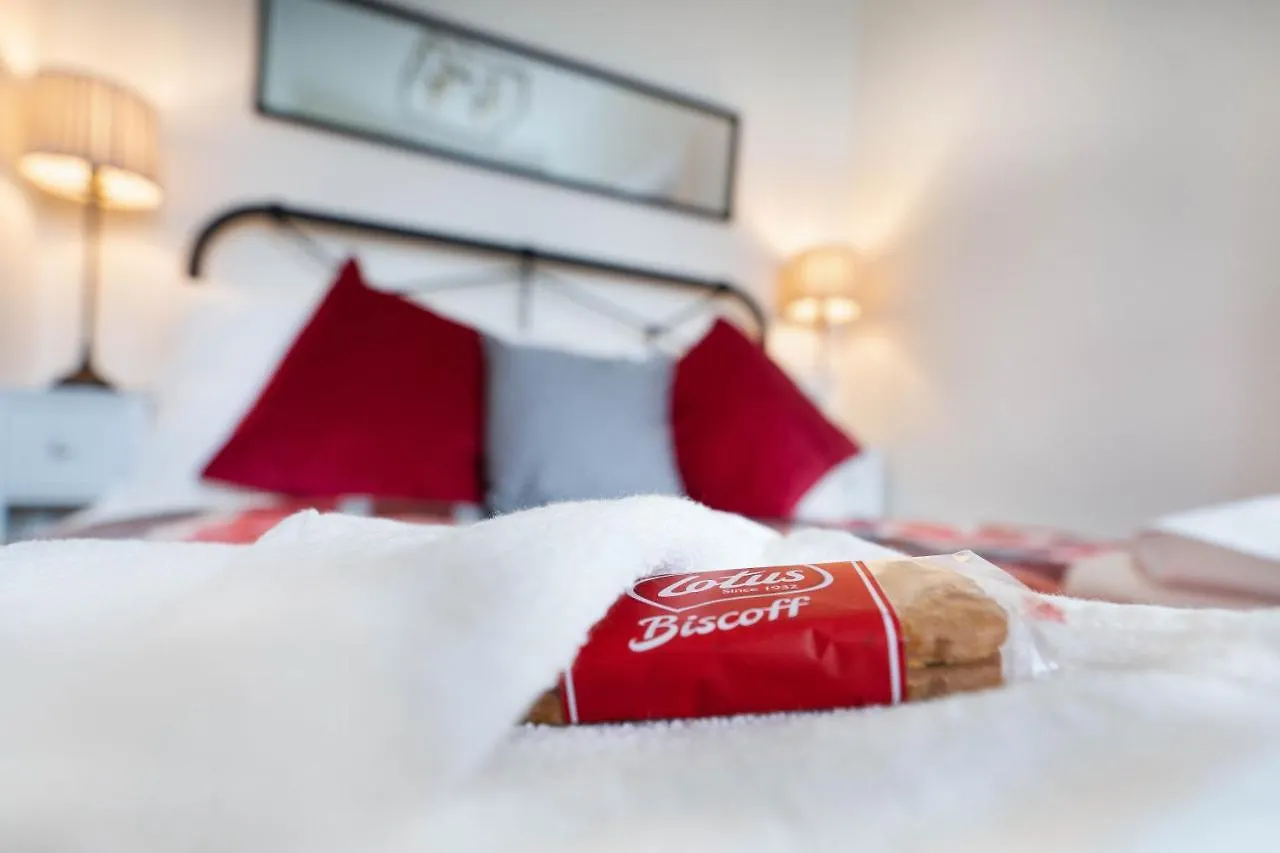 Meadowbank Residence 3-Bed Edinburgh Apartment
