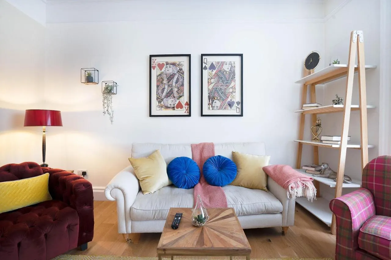 Meadowbank Residence 3-Bed Edinburgh