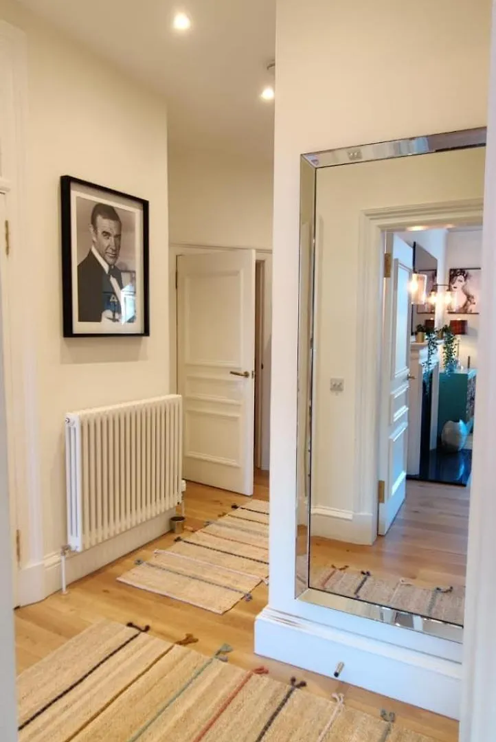 Meadowbank Residence 3-Bed Edinburgh Apartment