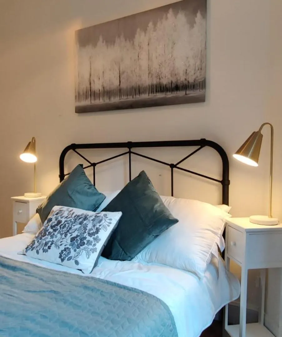 Meadowbank Residence 3-Bed Edinburgh Apartment