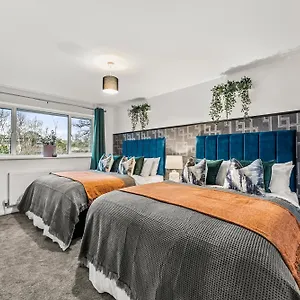 Elegant Retreat In - Garden & Parking Included Holiday home Cheltenham
